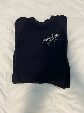 Aqua Lung Women’s 1mm Rash-guard.
